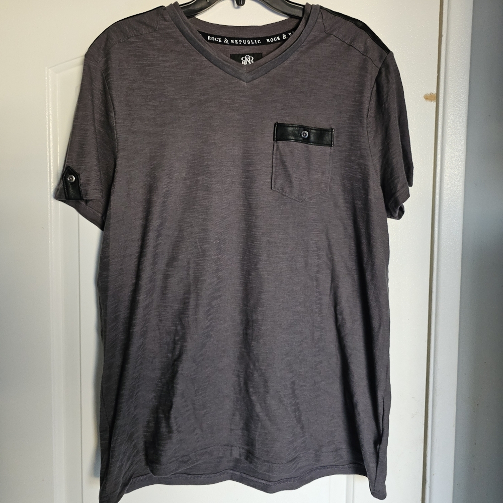 Men's Rock and Republic v neck shirt faux leather trim xl